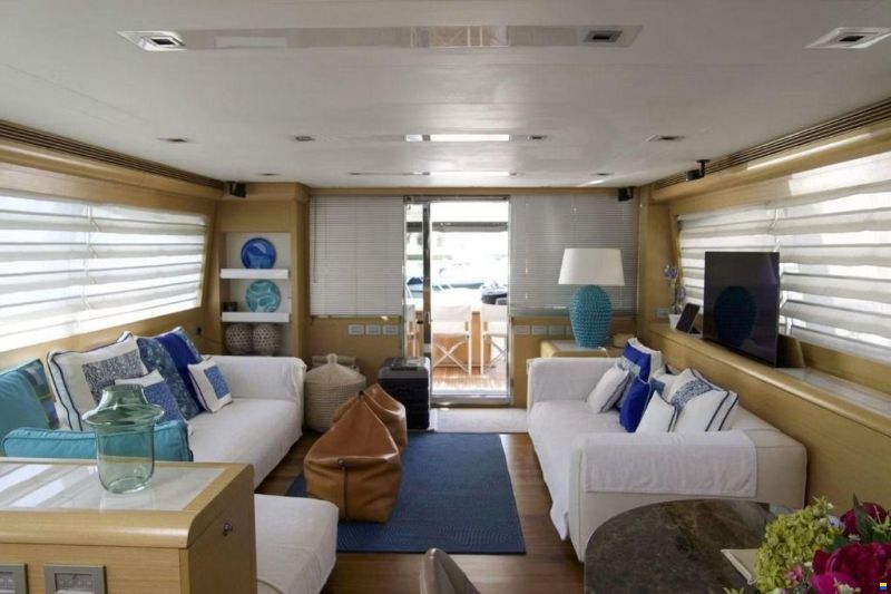 Ferretti 800