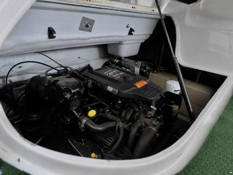 Crownline 235 CCR