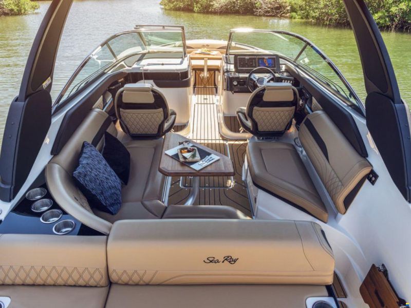 Sea Ray SLX 260