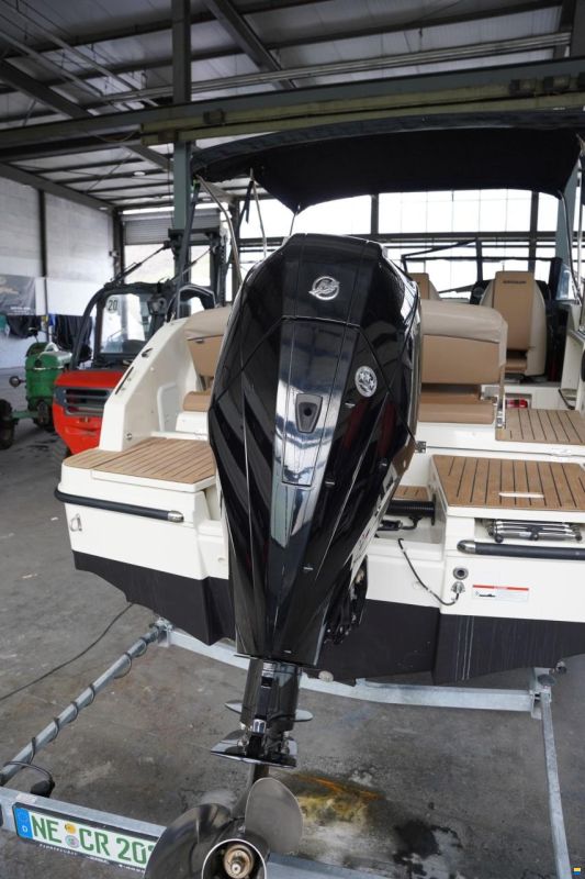 Quicksilver ACTIVE 675 BOWRIDER