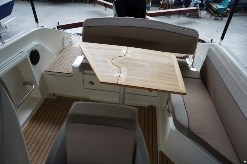 Quicksilver ACTIVE 675 BOWRIDER