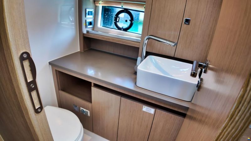 Sealine S335