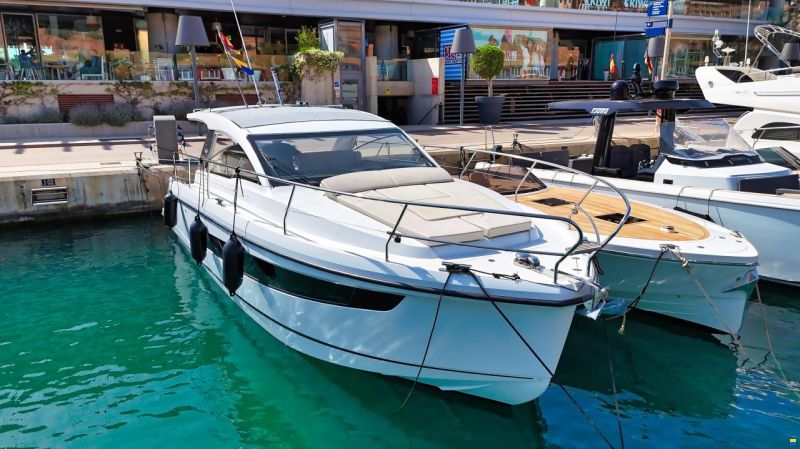 Sealine S335