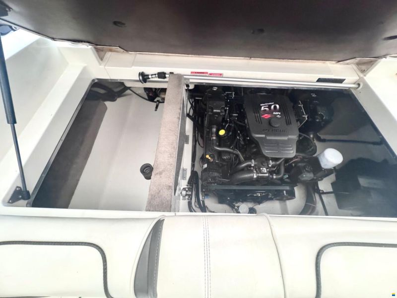 Sea Ray 240 SSE SunSport