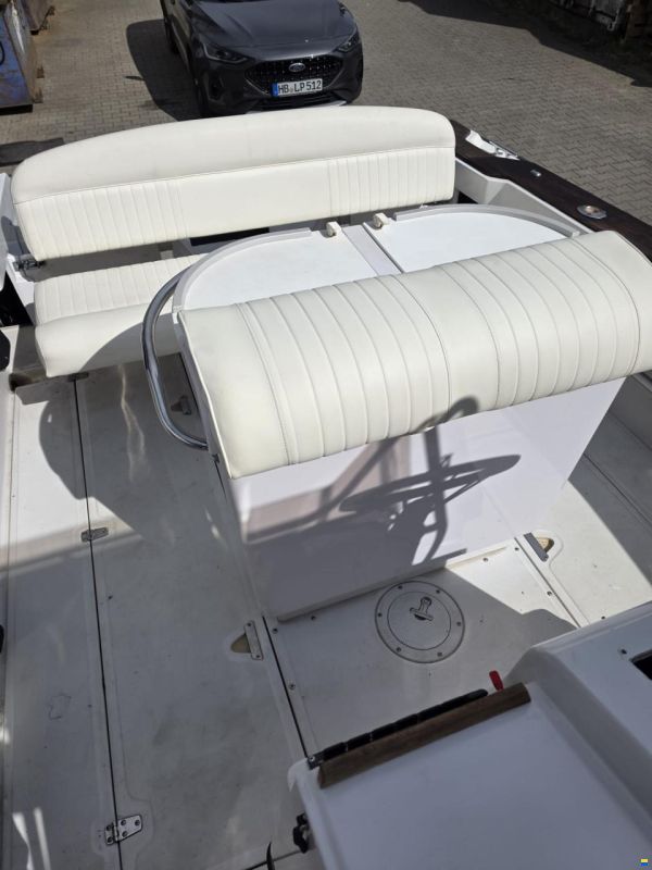 Boston Whaler 21 Outrage