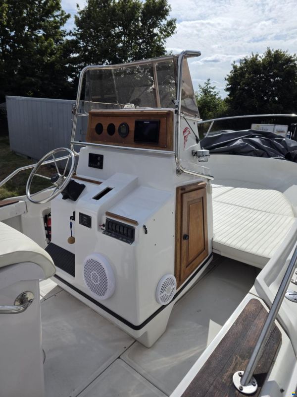 Boston Whaler 21 Outrage