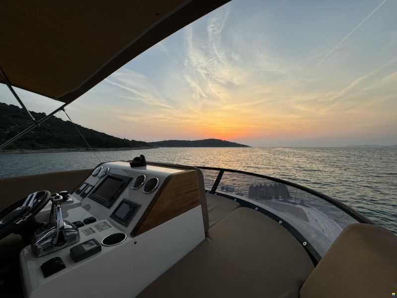 Sealine F 46