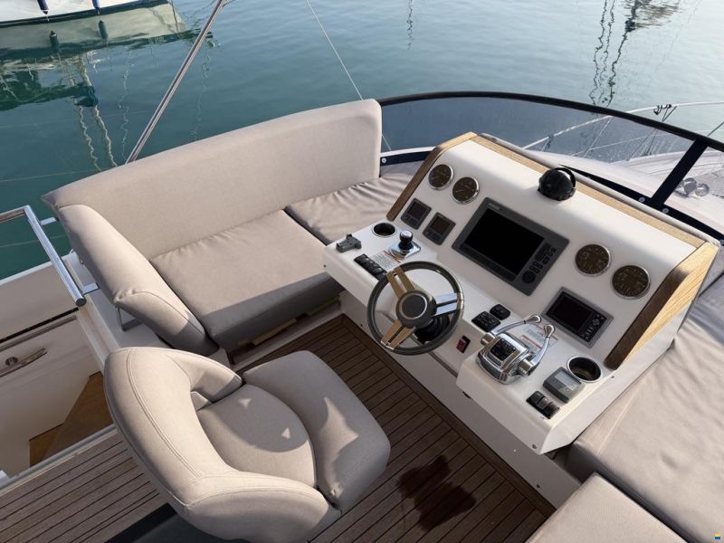 Sealine F 46