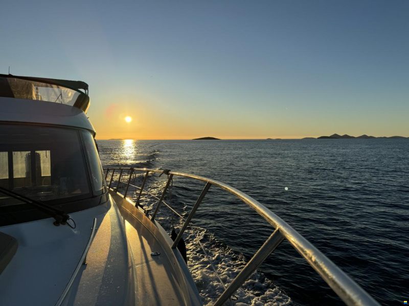 Sealine F 46