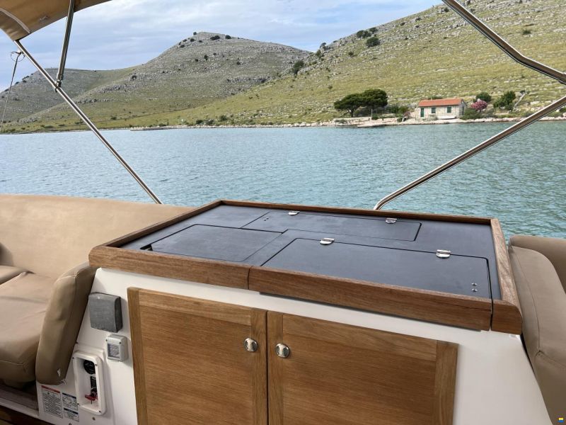 Sealine F 46