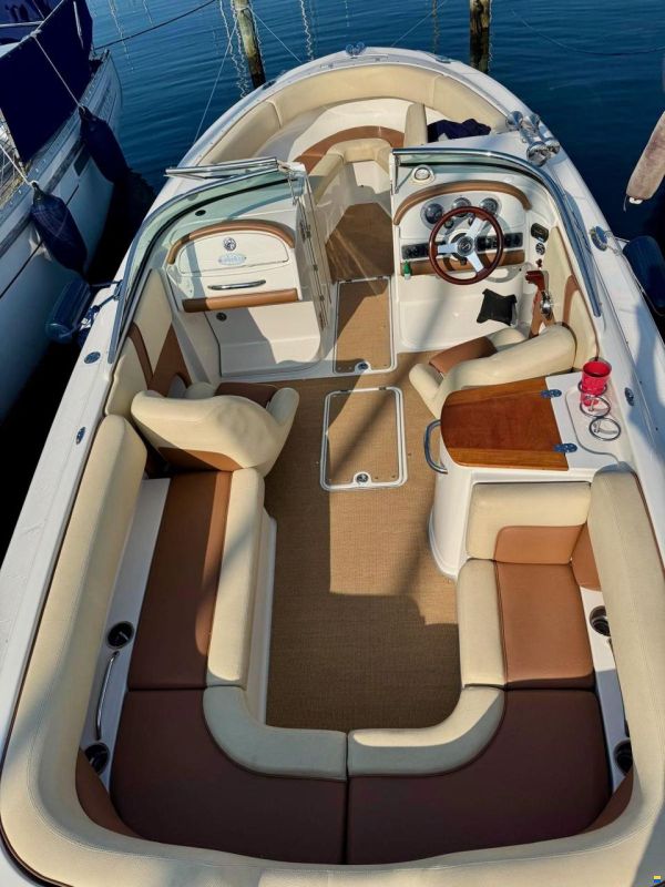 Chris Craft Launch 25