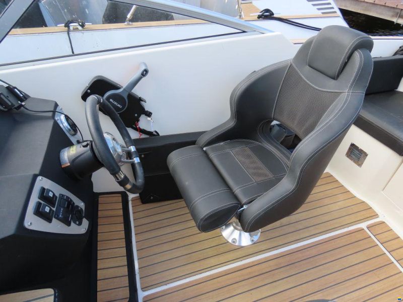 Prins 580 Cabin