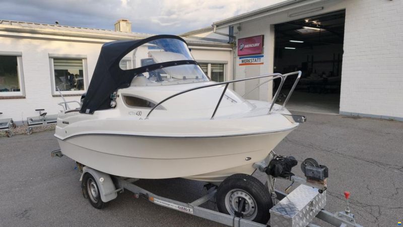 Quicksilver Activ 430 Cabin