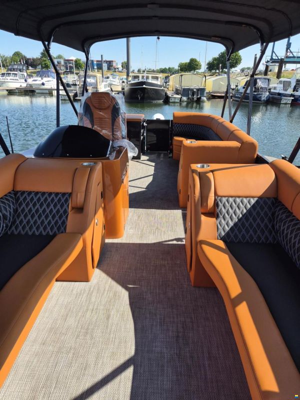 MK Boats Ponton 22 Ft