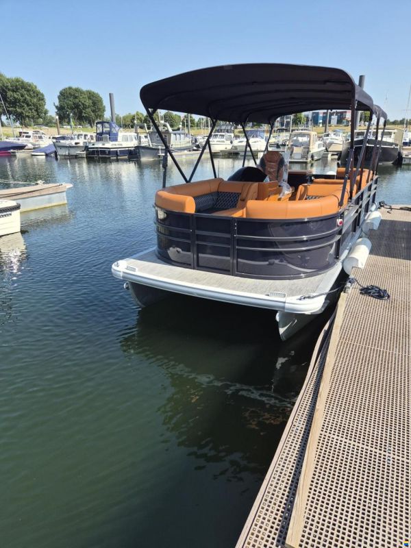MK Boats Ponton 22 Ft