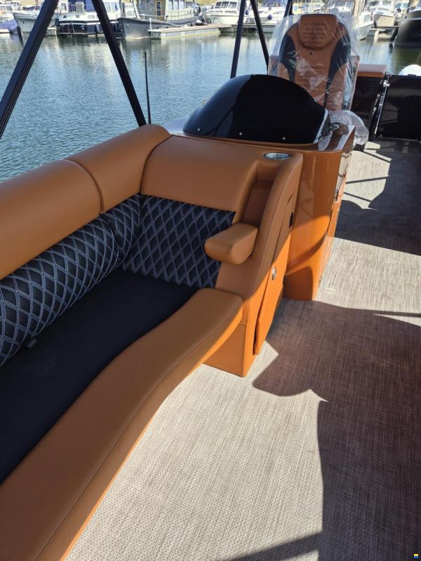 MK Boats Ponton 22 Ft