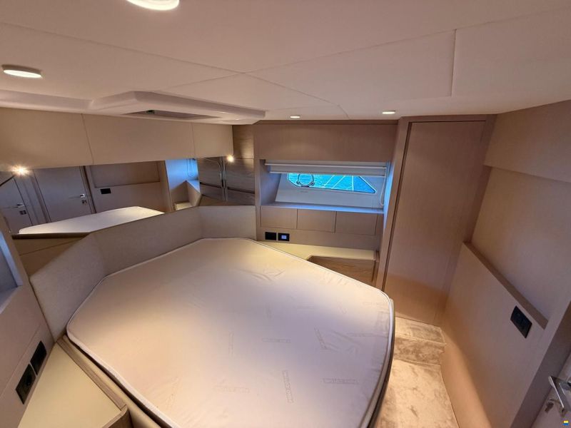Ferretti 500