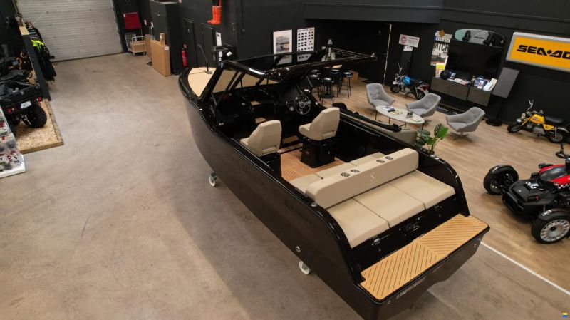 X-Shore 1 NEW ELECTRIC BOAT