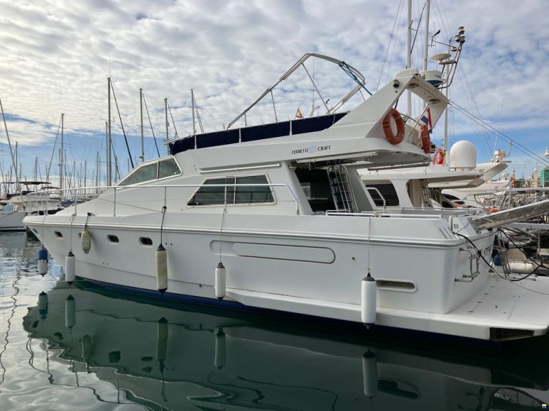 Ferretti Altura 52