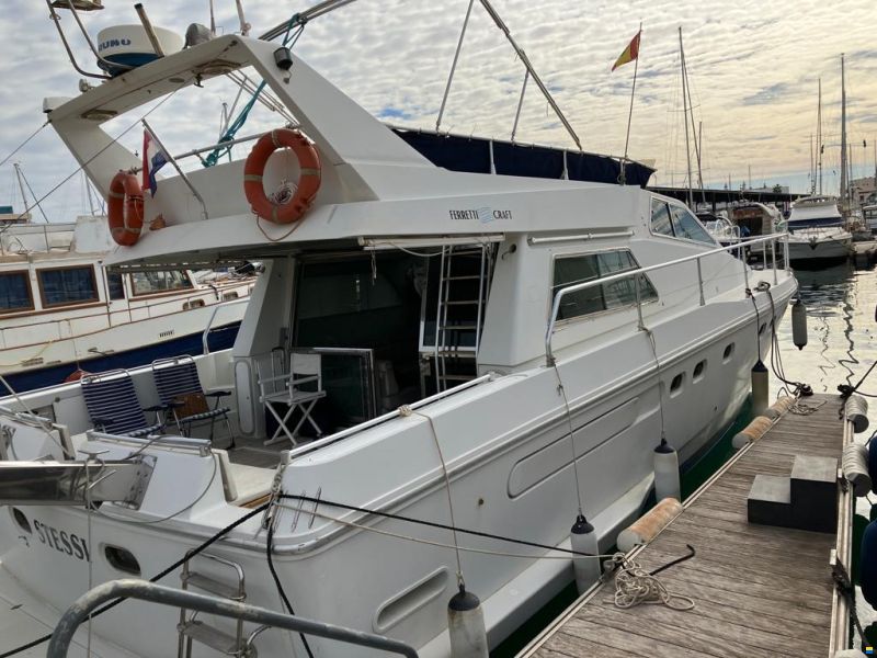 Ferretti Altura 52