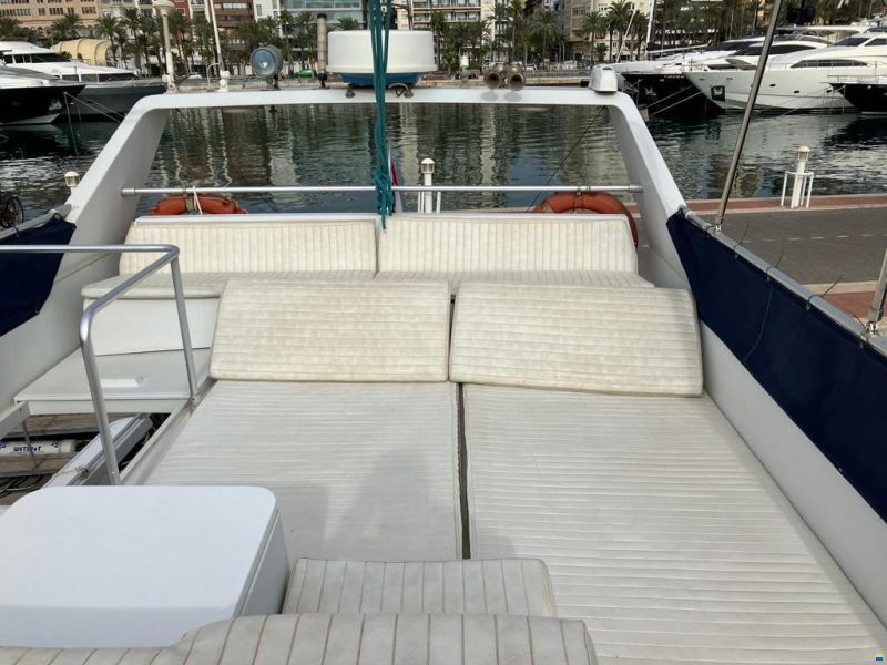 Ferretti Altura 52