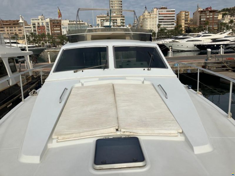 Ferretti Altura 52
