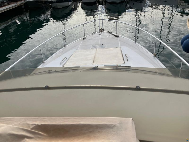 Ferretti Altura 52