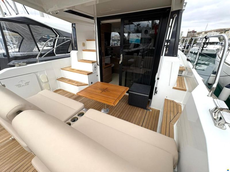 Sealine F380