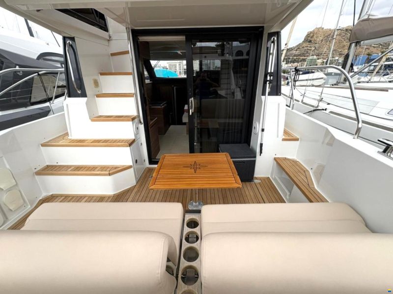 Sealine F380