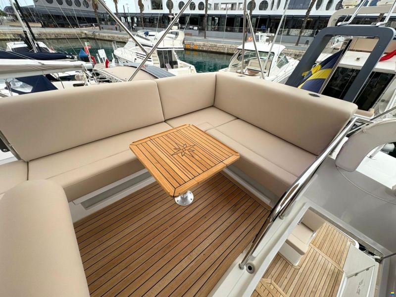 Sealine F380