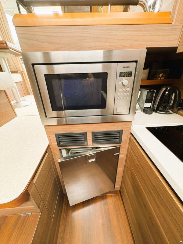 Sealine F380