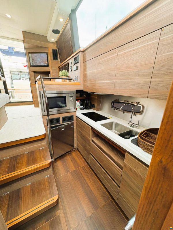 Sealine F380