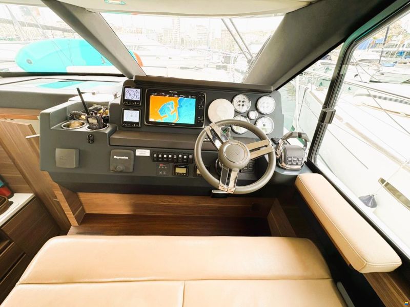 Sealine F380