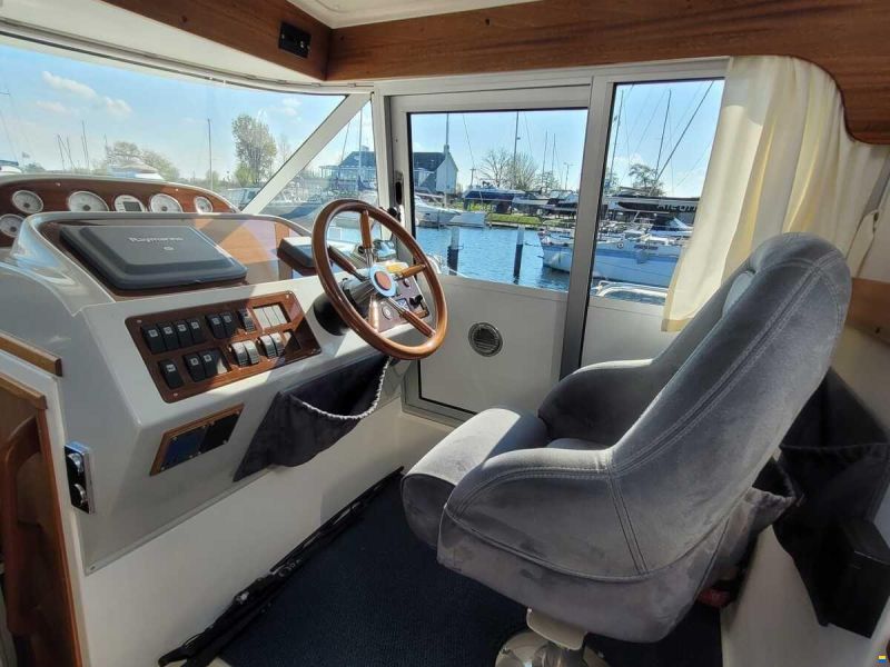 Nimbus 380 Commander