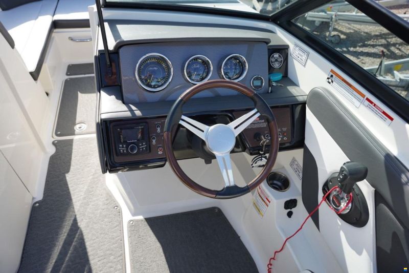 Sea Ray 230 SPXE 2017
