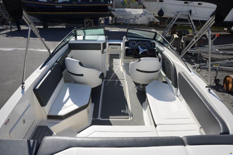 Sea Ray 230 SPXE 2017