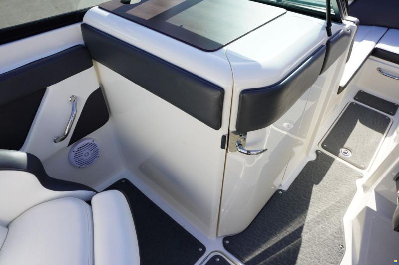 Sea Ray 230 SPXE 2017
