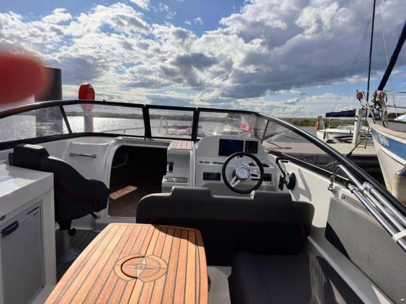 HydroMarin 6930 Daycrusier