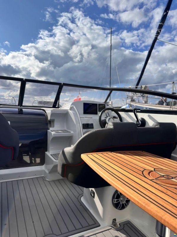 HydroMarin 6930 Daycrusier