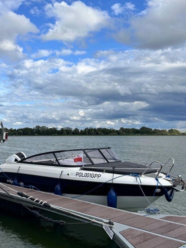 HydroMarin 6930 Daycrusier
