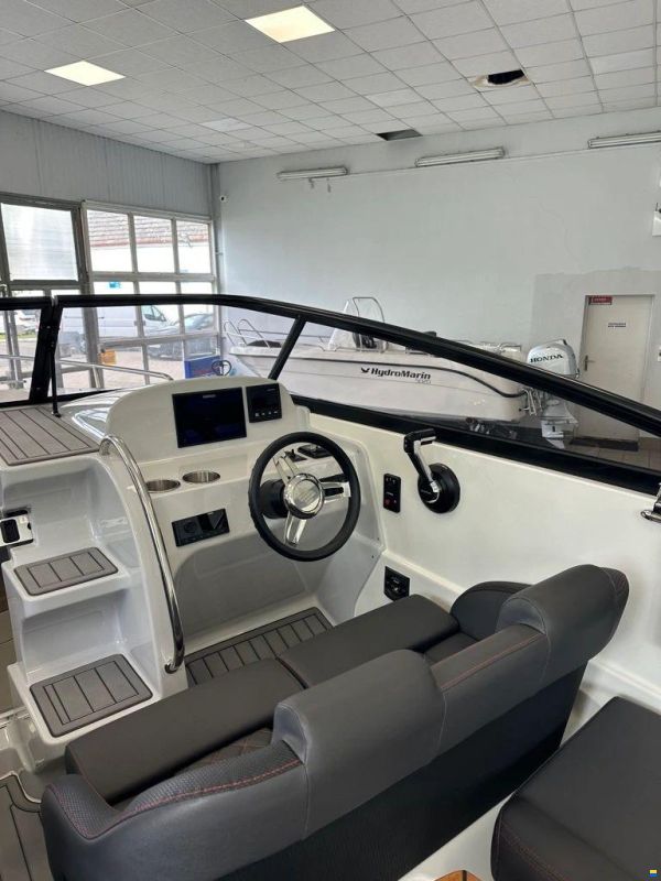HydroMarin 6930 Daycrusier