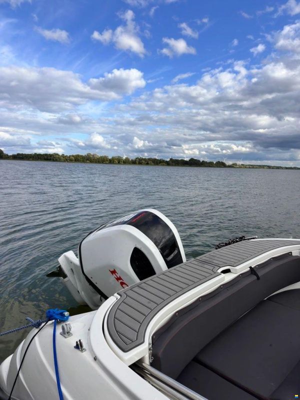 HydroMarin 6930 Daycrusier