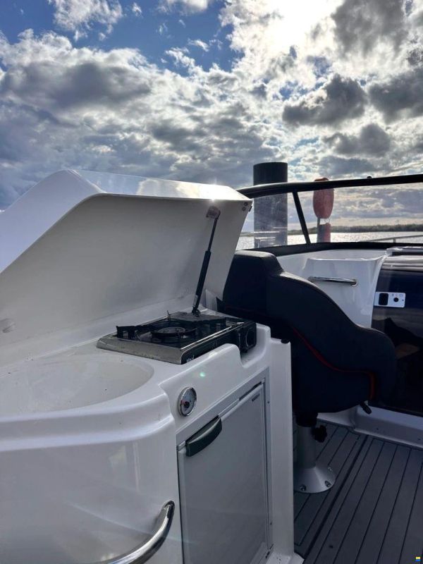 HydroMarin 6930 Daycrusier