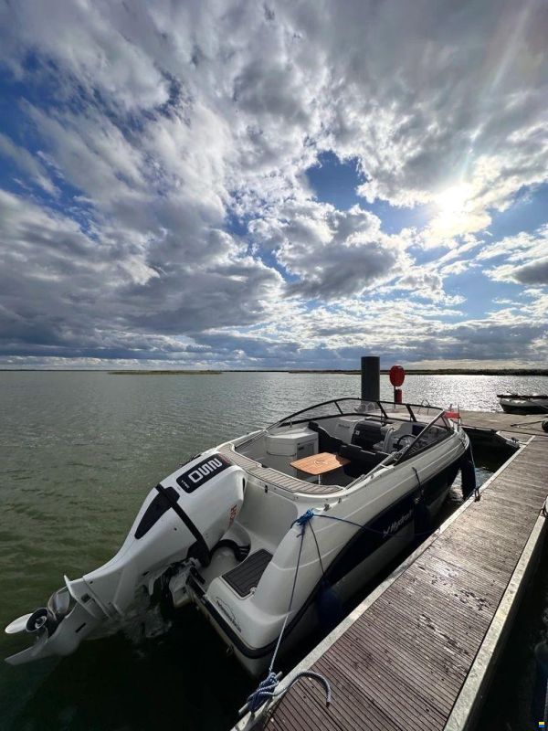 HydroMarin 6930 Daycrusier