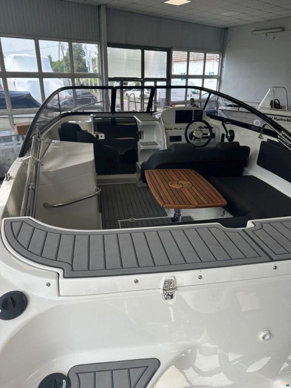 HydroMarin 6930 Daycrusier