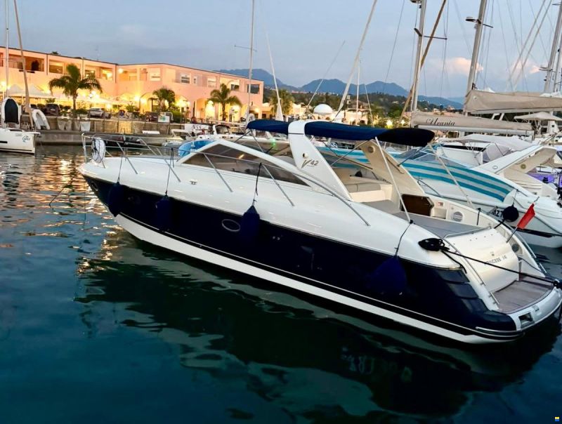 Princess V42