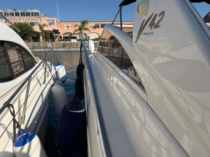 Princess V42