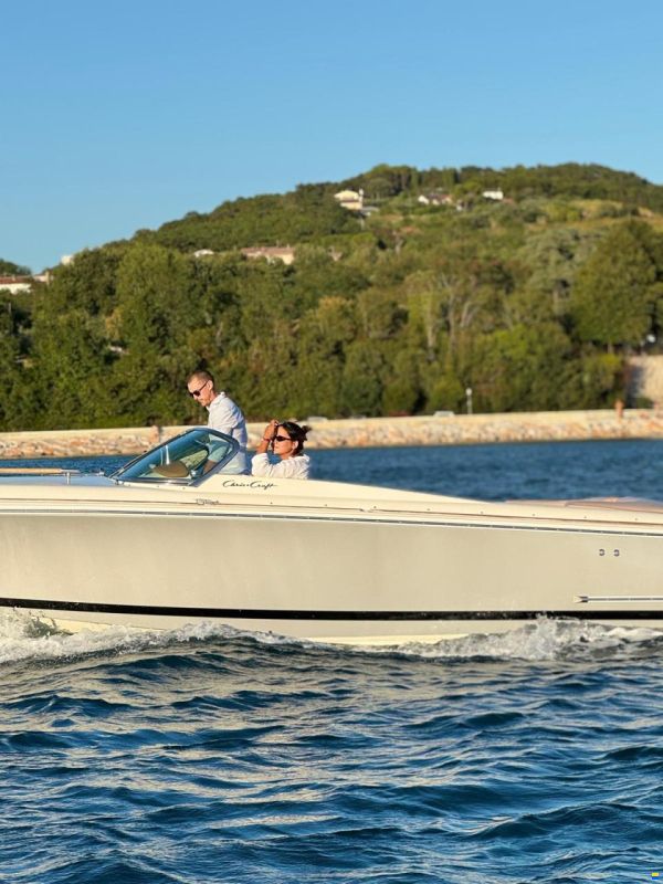 Chris Craft Corsair 28
