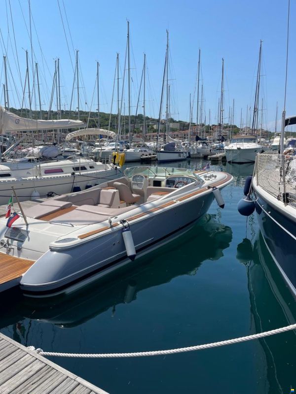 Chris Craft Corsair 28