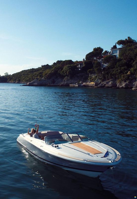 Chris Craft Corsair 28